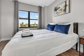 2 soverom, strykejern/-brett, reiseseng for barn og wi-fi (inkludert)