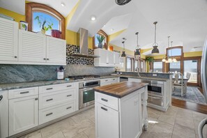 Fridge, microwave, oven, stovetop - Bella Vista II | 3,144 ft to the beach | Private Pool and Hot Tub (Corolla)