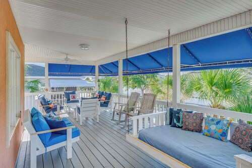 Prime Mid-Beach Location! 4 houses from the beach with 5 bedrooms!