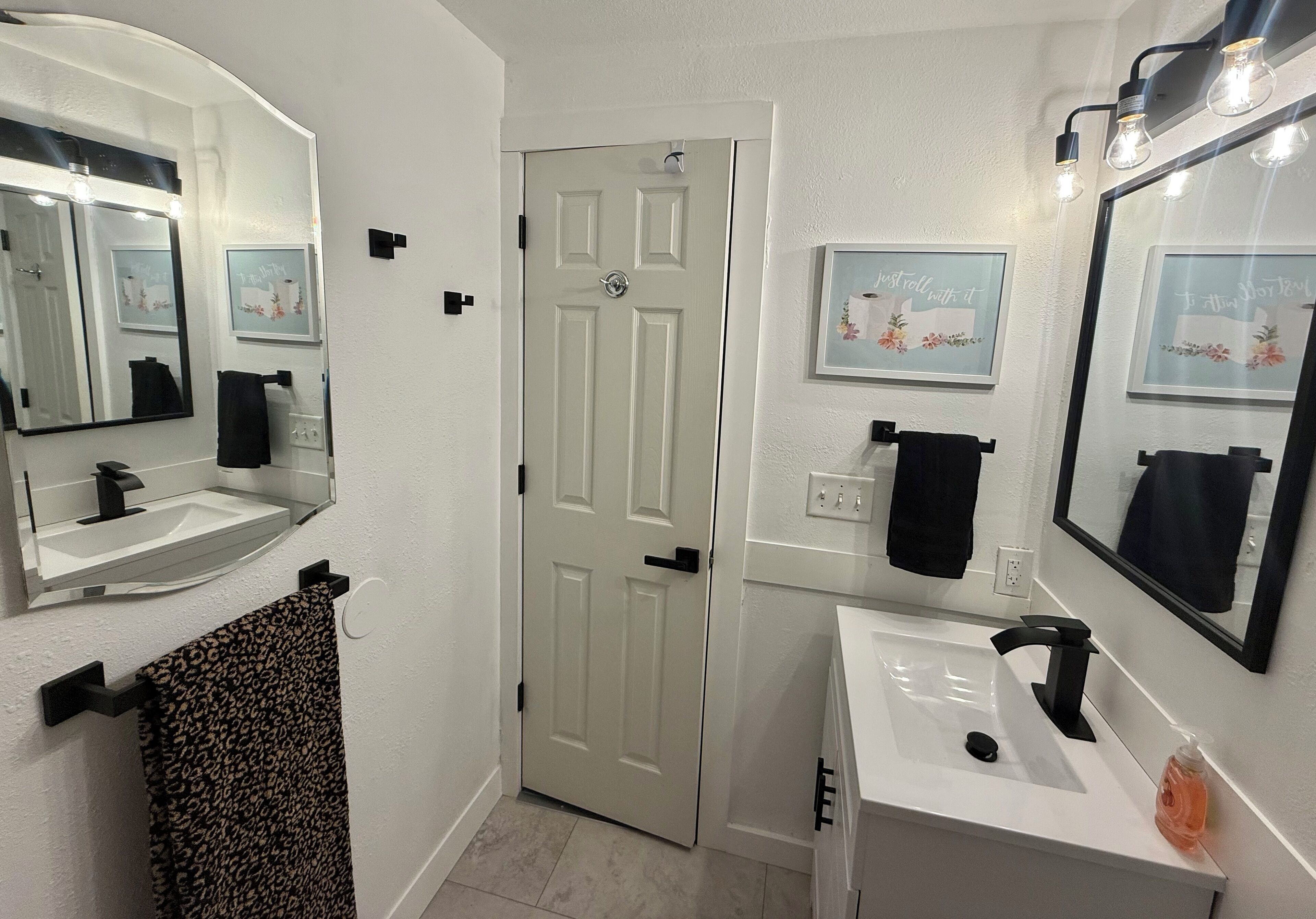 Hårføner, håndklær, såpe og toalettpapir