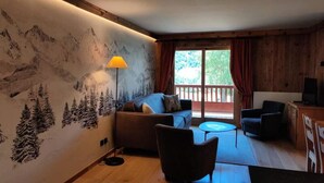 Living area - THE Gypsum Chalets C09 (Les Belleville)
