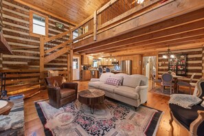 Smart TV, chimenea y futbolito