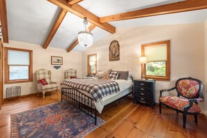 3 bedrooms, free WiFi, bed sheets - Cabin Chateau at Big Tree | Dreamy Deck with Outdoor Fireplace | Hot Tub & Foosball (West Jefferson)