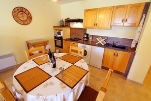 Fridge, microwave, oven, dishwasher - Le Carignan - SIRAN - Gîte (SIRAN)