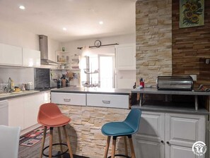 Réfrigérateur, micro-ondes, four, lave-vaisselle