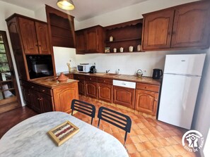 Réfrigérateur, micro-ondes, four, lave-vaisselle