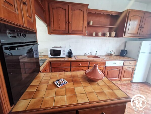 Réfrigérateur, micro-ondes, four, lave-vaisselle