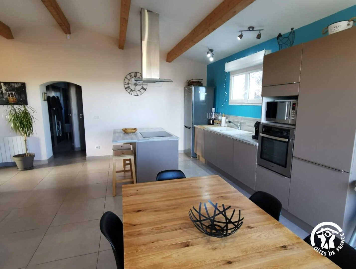 Oven, dishwasher, coffee/tea maker, toaster