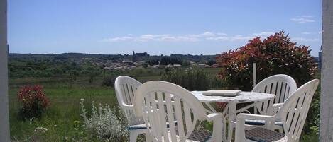 屋外ダイニングエリア