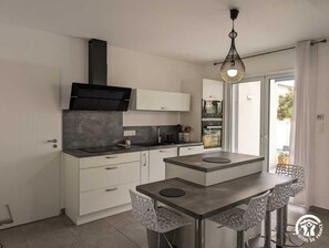 Refrigerador, microondas y horno 