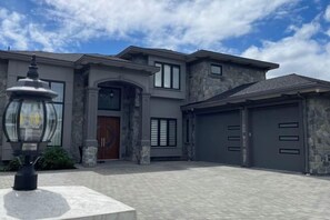 Exterior - Home In Vancouver (Greater Vancouver)