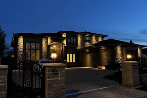 Exterior - Home In Vancouver (Greater Vancouver)