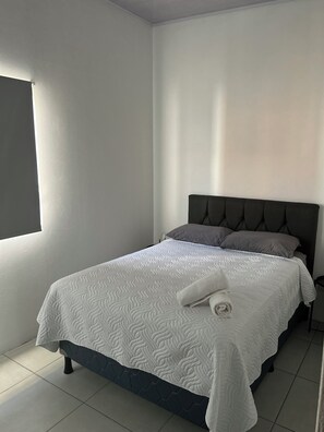 2 habitaciones, tabla de planchar con plancha y internet 
