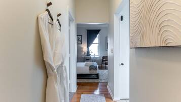 Desk, iron/ironing board, WiFi, bed sheets