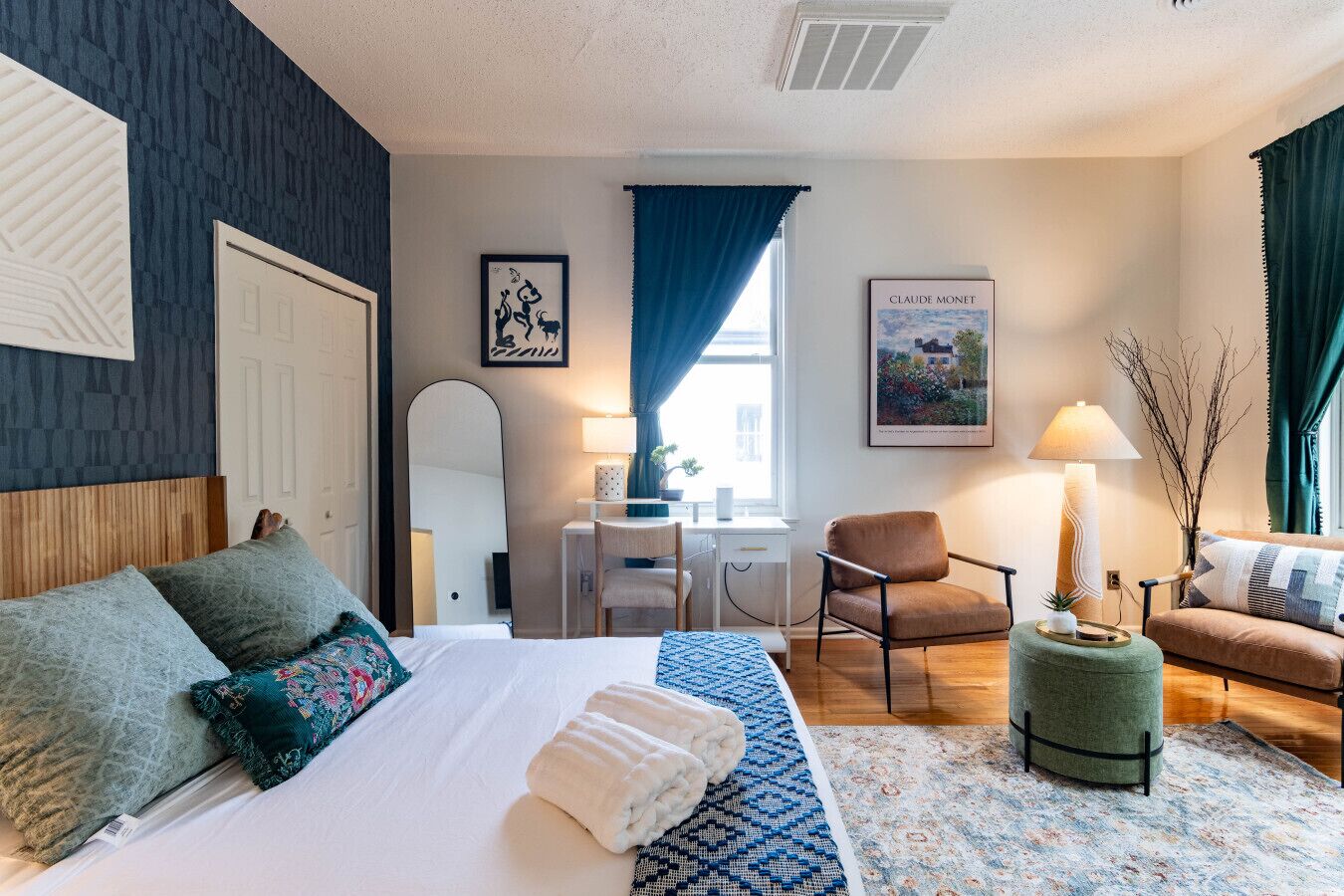 デスク、アイロン / アイロン台、WiFi、ベッドシーツ