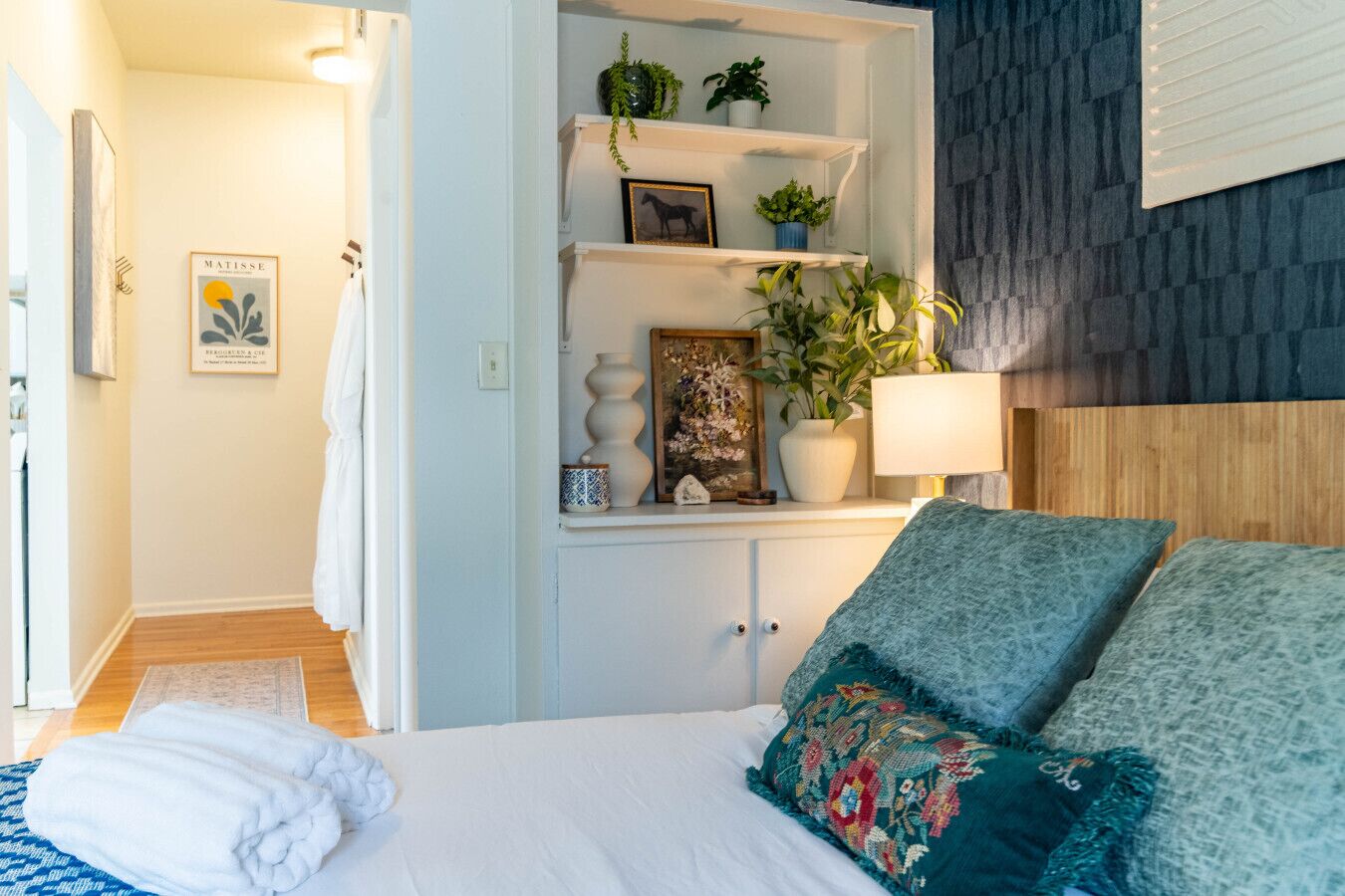 Skrivebord, strykejern/-brett, wi-fi og sengetøy