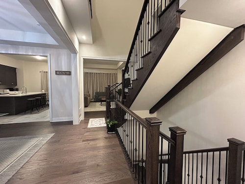 Clean and Spacious 4-bdrm Family home in Whitby!