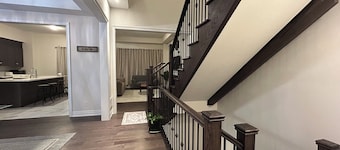 Clean and Spacious 4-bdrm Family home in Whitby!