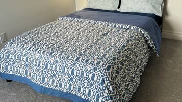 4 bedrooms, desk, iron/ironing board, free WiFi