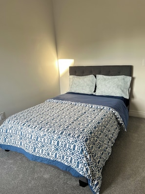 4 bedrooms, desk, iron/ironing board, free WiFi