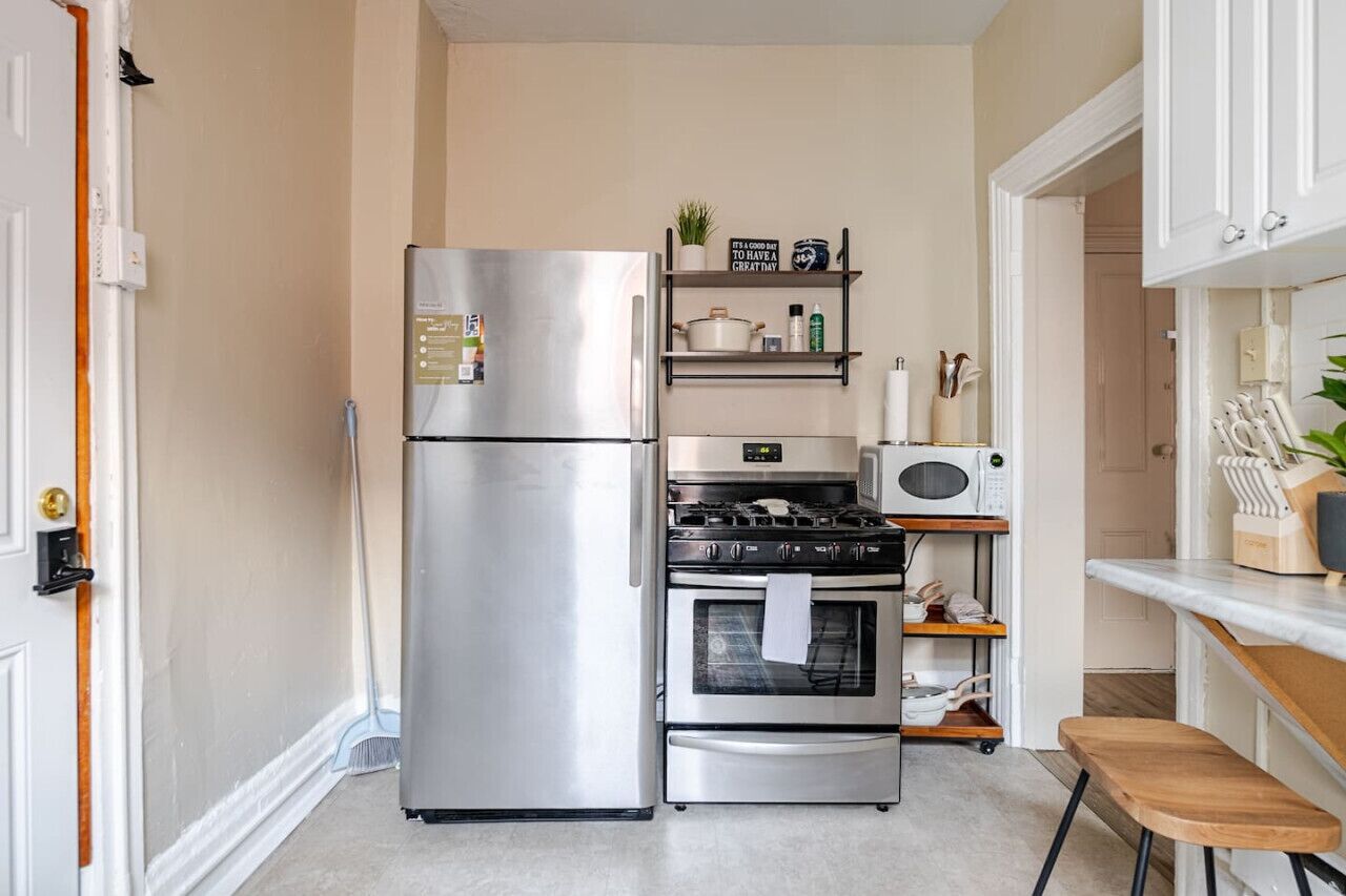 Fridge, microwave, oven, stovetop