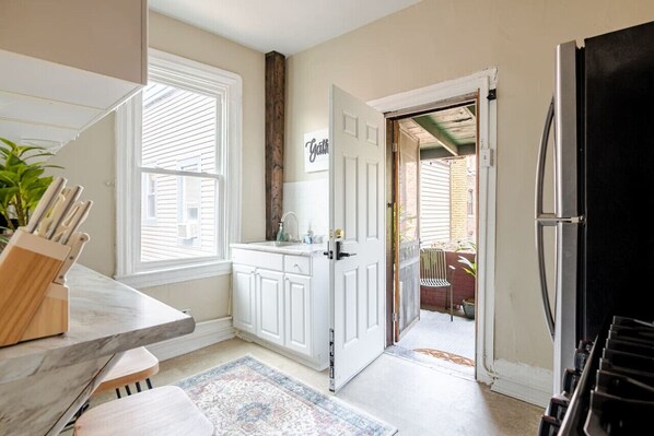 Kühlschrank, Mikrowelle, Ofen, Herdplatte