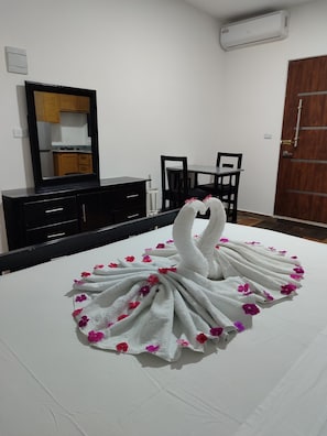 1 غرفة نوم ومكواة/لوح كي وواي فاي وملاءات أسرّة