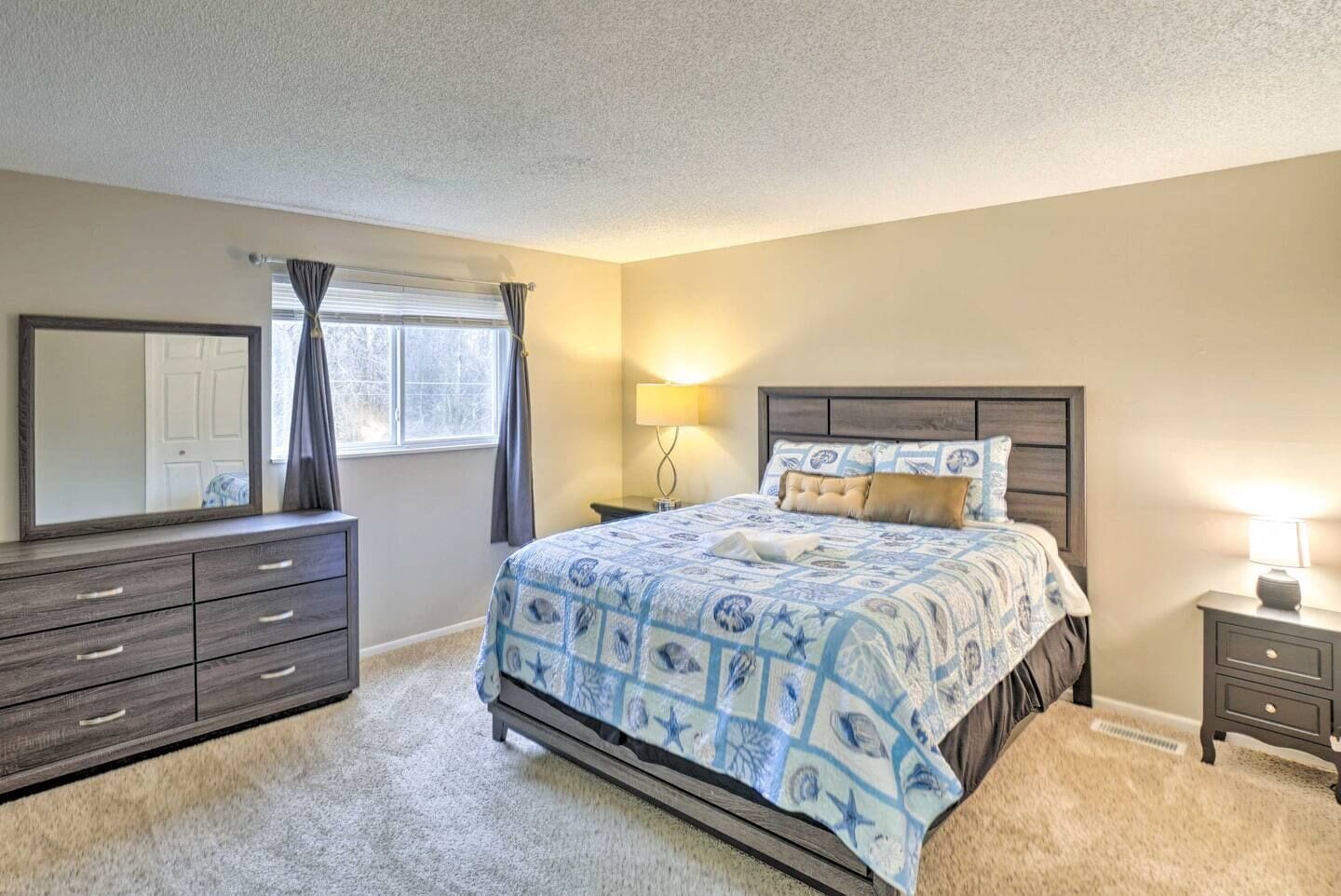 3 bedrooms, desk, iron/ironing board, free WiFi