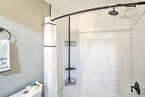 Shower, hair dryer, towels, soap - Charming Columbus Home about 7 Mi to Ohio State! (Columbus)