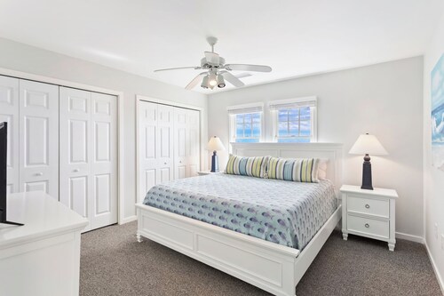 Tuna – Dog-Friendly & Steps from Buxton Beach