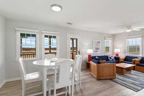 Tuna – Dog-Friendly & Steps from Buxton Beach