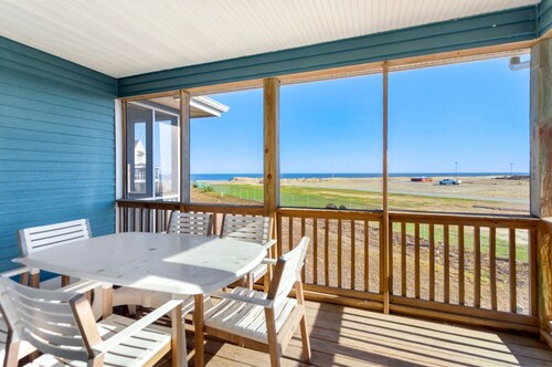 Whelk – Dog-Friendly & Steps from Buxton Beach