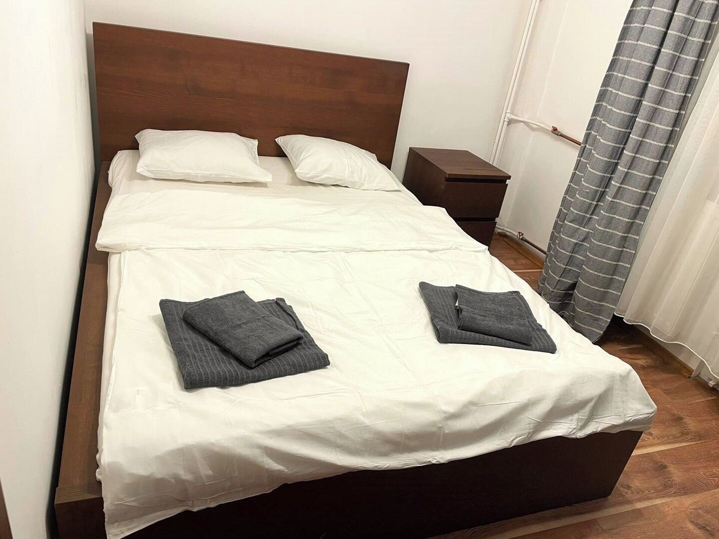 1 habitación, tabla de planchar con plancha, wifi y ropa de cama 