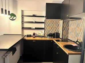 雪櫃、微波爐、爐具、咖啡機/沖茶器