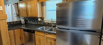 Cozy Christmas Cottage • No Cleaning Fee!