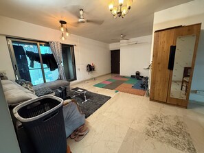 Interior - Chic tower in enjoyable higher floor Mumbai view with fitness room, AC (Mumbai)