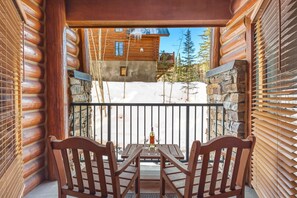 Outdoor dining - Lodge Life: Deluxe Ski IN/OUT studio w/ fireplace! (Mountain Village)