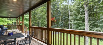 Renovated Mountain Chalet - Hot Tub, Pool Table, Dog Friendly @ Deep Creek Lake