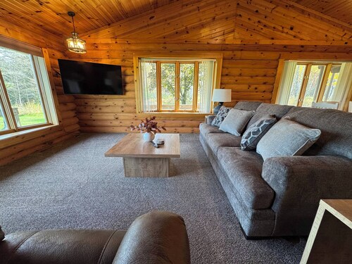 Quiet 2 Bedroom Country Home - Minutes from Marshfield