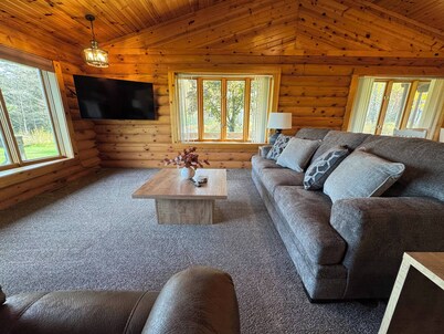 Quiet 2 Bedroom Country Home - Minutes from Marshfield