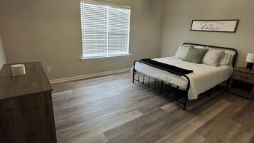 2 bedrooms, iron/ironing board, internet, bed sheets