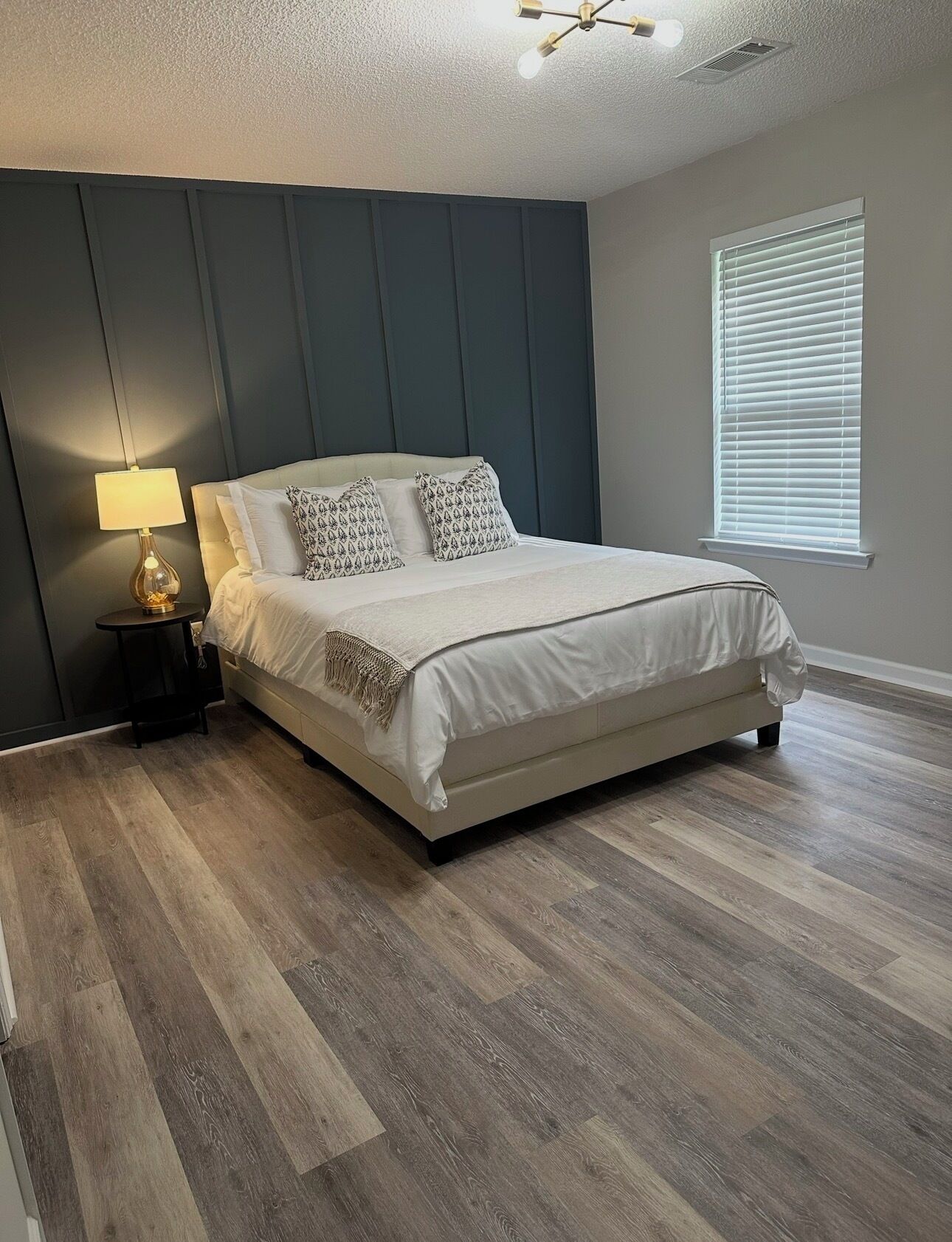 2 bedrooms, iron/ironing board, internet, bed sheets