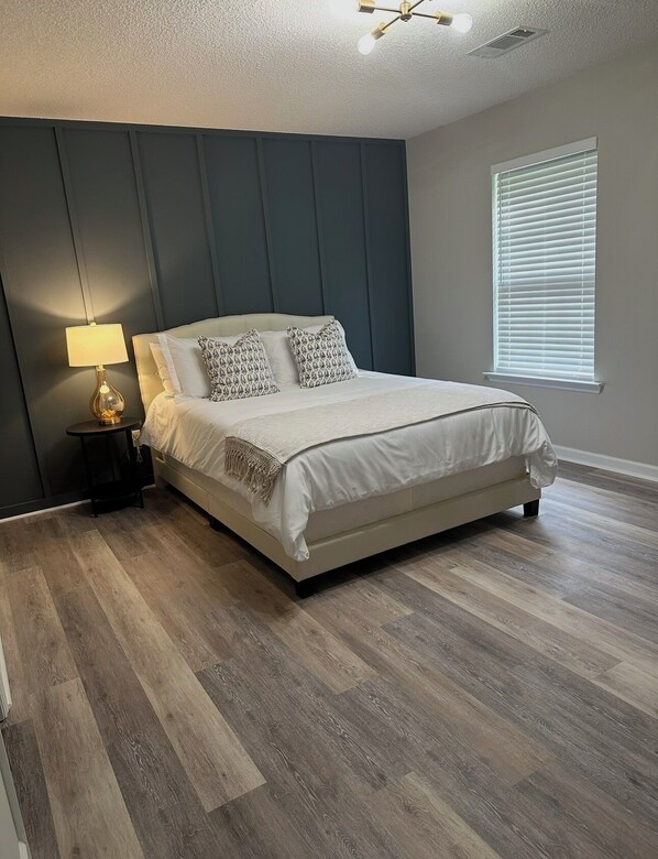 2 bedrooms, iron/ironing board, Internet, bed sheets