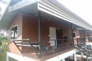 A wooden building with a porch and a staircase. - Monthatip vill (Chom Thong)