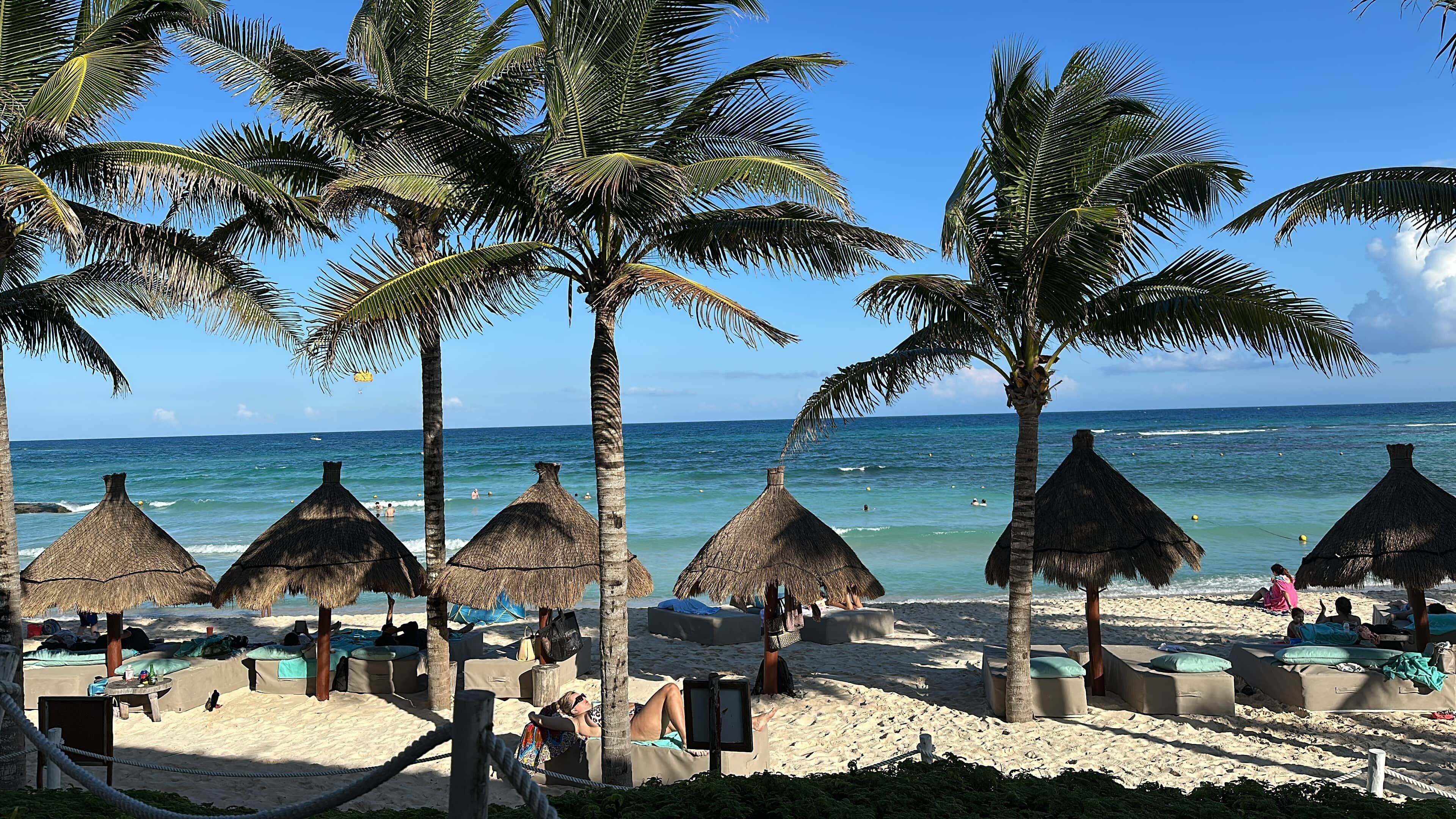 Chaise longue, serviettes de plage