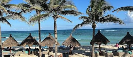 Liegestühle, Strandtücher