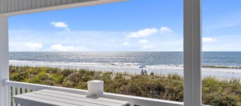 Experience New American Dream: A spacious oceanfront 5-bedroom home in Oak Island