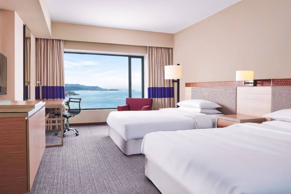 Kahden hengen grand-huone (kaksi sänkyä), merinäköala | Tallelokero huoneessa, työpöytä, ilmainen Wi-Fi