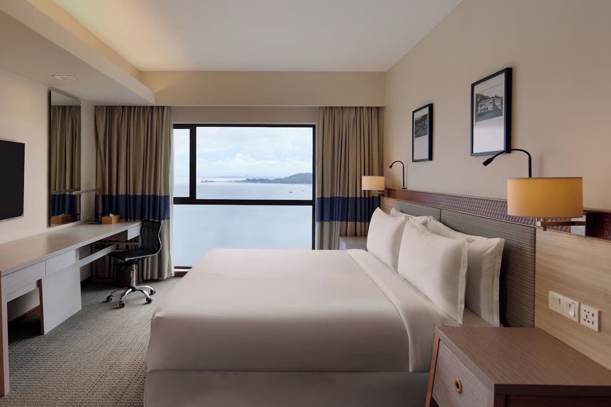 Grand Suite | In-room safe, desk, iron/ironing board, free WiFi