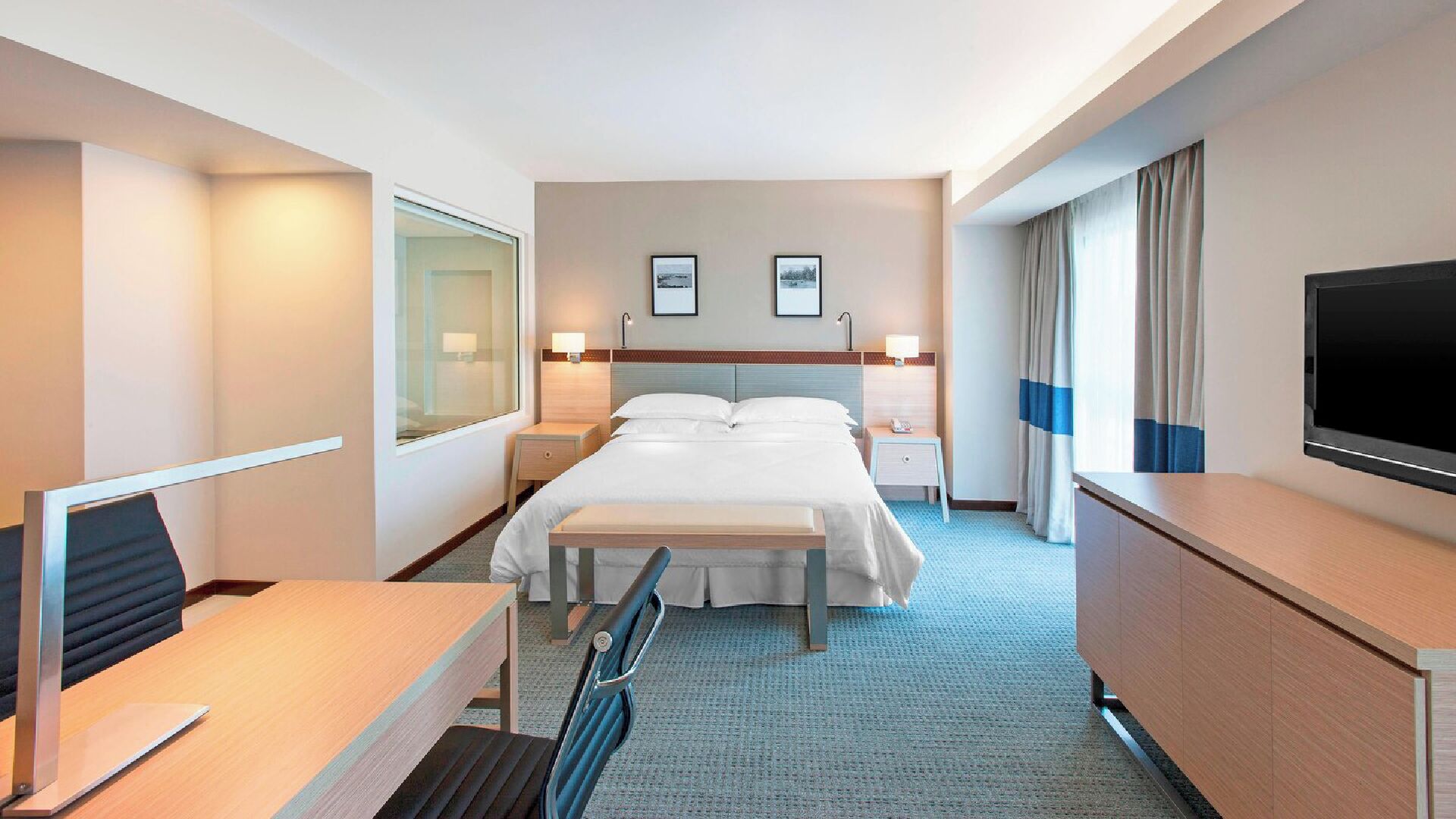 In-room safe, desk, free WiFi